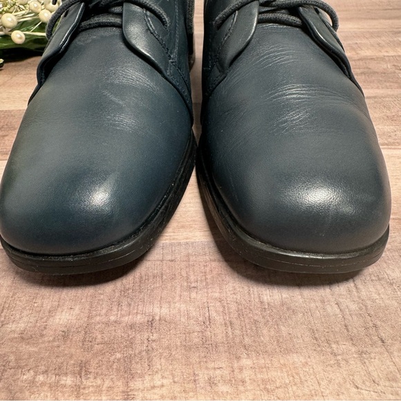 St. John’s Bay Deep Blue leather square toe ankle boots 7.5W  LIKE NEW - Picture 14 of 16